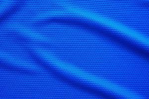 camisa de futebol azul roupas tecido textura esportes desgaste fundo, close-up vista superior foto