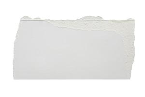 tiras de bordas rasgadas de papel branco rasgadas isoladas no fundo branco foto