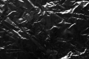 textura de sobreposição de filme de saco plástico transparente em fundo preto foto