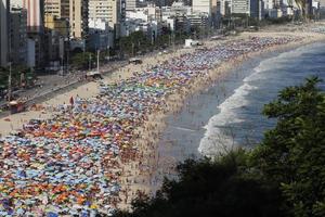 rio de janeiro, rj, brasil, 2022 - verão no rio, vista das praias do leblon e ipanema do parque natural dos dois irmãos foto