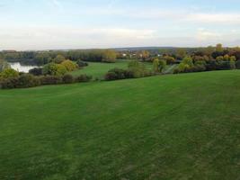 bela vista da paisagem rural da inglaterra foto