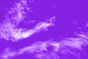 papel de parede de fundo de céu roxo de nuvem roxa abstrata foto