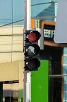 semáforo com vermelho verde ligado foto