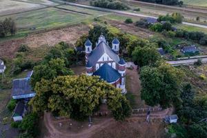 vista aérea no templo barroco ou igreja católica na zona rural foto