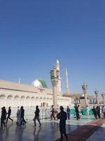 medina, arábia saudita, outubro de 2022 - uma bela vista do dia do pátio externo de masjid al nabawi, medina. foto