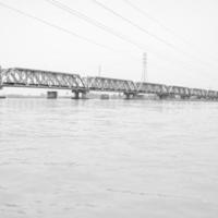 ganga como visto em garh mukteshwar, uttar pradesh, índia, acredita-se que ganga seja o rio mais sagrado para os hindus, vista de garh ganga brij ghat, que é famoso lugar religioso para hindu - preto e branco foto