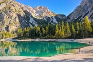 lago di braies, tirol do sul, itália, 2022 foto