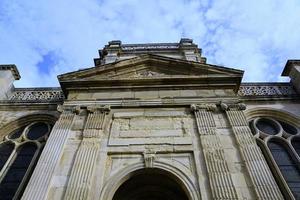 fachada de uma igreja católica foto