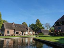 vila de giethoorn na holanda foto