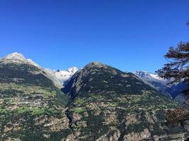 paisagem montanhosa na Suíça foto