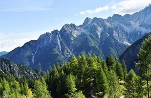 picos das montanhas na Eslovênia foto