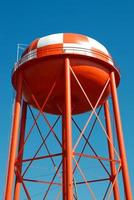 torre de água vermelha foto