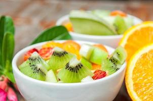 salada de frutas para saudável foto
