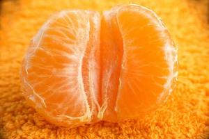 metade da tangerina ou tangerina foto