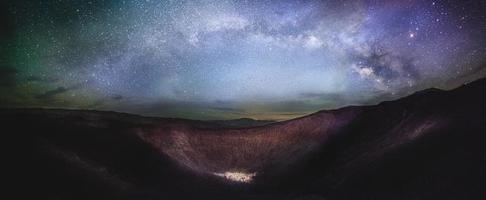 panorama da cratera ubehebe com panorama da Via Láctea