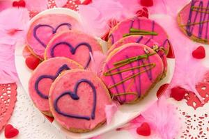 dia dos namorados - decorações e biscoitos com glacê rosa e foto