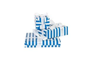 conjunto de natal ou outro presente artesanal de férias em papel azul com fita branca. isolado no fundo branco, vista superior. conceito de caixa de presente de ação de graças foto