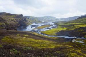 famoso centro de caminhadas islandês landmannalaugar paisagem com montanhas coloridas, Islândia