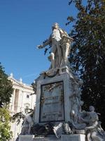 monumento mozart em viena foto