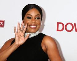 los angeles - 18 de dezembro - niecy nash na exibição especial de redução no teatro da vila em 18 de dezembro de 2017 em westwood, ca foto