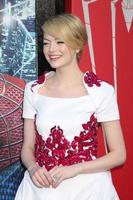 los angeles - 28 de junho - emma stone chega na estréia do incrível homem-aranha no teatro da vila em 28 de junho de 2012 em westwood, ca foto