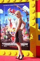 los angeles - 1 de fevereiro - anna faris na estréia do filme lego no village theatre em 1 de fevereiro de 2014 em westwood, ca foto