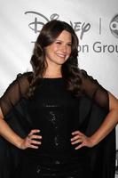 los angeles - 10 de janeiro - katie lowes chega ao abc tca party inverno 2012 no langham huntington hotel em 10 de janeiro de 2012 em pasadena, ca foto