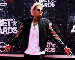 los angeles - 28 de junho - chris brown no bet awards de 2015 - chegadas ao microsoft theater em 28 de junho de 2015 em los angeles, ca foto