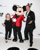 los angeles - 6 de outubro - sharon baird, bob burgess, original mouseketeers, com mickey mouse na 90ª gravação espetacular do mickey no shrine auditium em 6 de outubro de 2018 em los angeles, ca foto