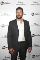 los angeles - 17 de maio - charlie weber no abc international upfronts 2015 nos estúdios da disney em 17 de maio de 2015 em burbank, ca foto