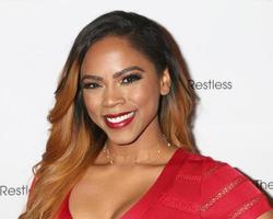 los angeles - 26 de março - shanica knowles no the young and the restless comemora 45º aniversário na cbs television city em 26 de março de 2018 em los angeles, ca foto