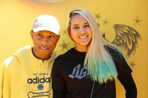 los angeles - 24 de junho - pharrell williams, helen lasichanh no desprezível me 3 estréia no auditório do santuário em 24 de junho de 2017 em los angeles, ca foto