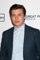 los angeles - 5 de abril nick robinson na estréia de krystal no arclight hollywood em 5 de abril de 2018 em los angeles, ca foto