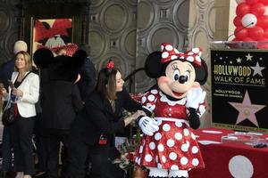 los angeles - 22 de janeiro minnie mouse na cerimônia minnie mouse star na calçada da fama de hollywood em 22 de janeiro de 2018 em hollywood, ca foto