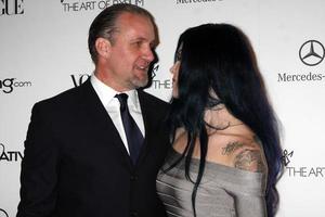 los angeles - 15 de janeiro - jesse james, kat von d chega à arte do céu elysium gala 2011 no parque de exposições do centro de ciências da califórnia em 15 de janeiro de 2011 em los angeles, ca foto