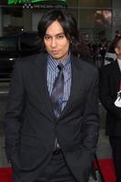 los angeles - 19 de março - vik sahay chega na estréia da reunião americana no teatro chinês graumans em 19 de março de 2012 em los angeles, ca foto