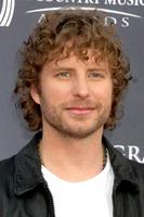 las vegas - 3 de abril - dierks bentley chegando ao academy of country music awards 2011 no mgm grand garden arena em 3 de abril de 2010 em las vegas, nv foto