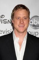 los angeles - 7 de agosto - alan tudyk chegando ao grupo de televisão disney abc 2011 summer press tour party no beverly hilton hotel em 7 de agosto de 2011 em beverly hills, ca foto