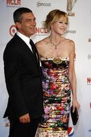 los angeles - 10 de setembro - melanie griffith antonio banderas chegando ao nclr alma awards 2011 realizado no auditório cívico de santa monica em 10 de setembro de 2011 em santa monica, ca foto