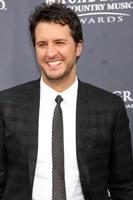 las vegas - 3 de abril - luke bryan chegando ao academy of country music awards 2011 no mgm grand garden arena em 3 de abril de 2010 em las vegas, nv foto