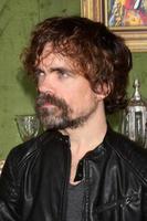 los angeles - 4 de outubro - peter dinklage no my dinner with herve hbo premiere screening nos paramount studios em 4 de outubro de 2018 em los angeles, ca foto
