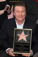 los angeles - 14 de fevereiro - alec baldwin na cerimônia de estrela da calçada da fama para alec baldwin no restaurante beso em 14 de fevereiro de 2011 em los angeles, ca foto