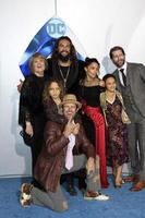 los angeles, 12 de dezembro - coni momoa, jason momoa, lisa bonet, nakoa-wolf momoa, lola iolani momoa, convidados da estreia de aquaman no tcl chinese theatre imax em 12 de dezembro de 2018 em los angeles, ca foto