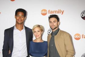 , los angeles - 4 de agosto - alfred enoch, liza weil, jack falahee na festa abc tca summer press tour 2015 no beverly hilton hotel em 4 de agosto de 2015 em beverly hills, ca foto