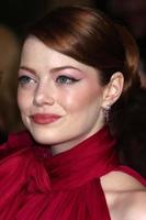 los angeles - 26 de fevereiro - emma stone chega ao 84th academy awards no hollywood and highland center em 26 de fevereiro de 2012 em los angeles, ca foto