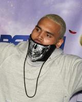 los angeles - 26 de junho - chris brown na sala de imprensa na 11ª premiação anual de apostas no shrine auditium em 26 de junho de 2004 em los angeles, ca foto