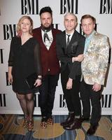 los angeles - 12 de maio - árvores de néon no bmi pop music awards no beverly wilshire hotel em 12 de maio de 2015 em beverly hills, ca foto