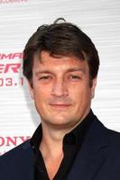 los angeles - 28 de junho - nathan fillion chega na estréia do incrível homem-aranha no teatro da vila em 28 de junho de 2012 em westwood, ca foto