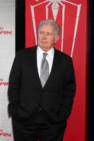 los angeles - 28 de junho - martin sheen chega na estréia do incrível homem-aranha no teatro da vila em 28 de junho de 2012 em westwood, ca foto