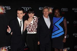 los angeles - 28 de outubro - asa butterfield, hailee steinfeld, harrison ford, viola davis no jogo do ender los angeles estréia no tcl chinese theatre em 28 de outubro de 2013 em los angeles, ca foto